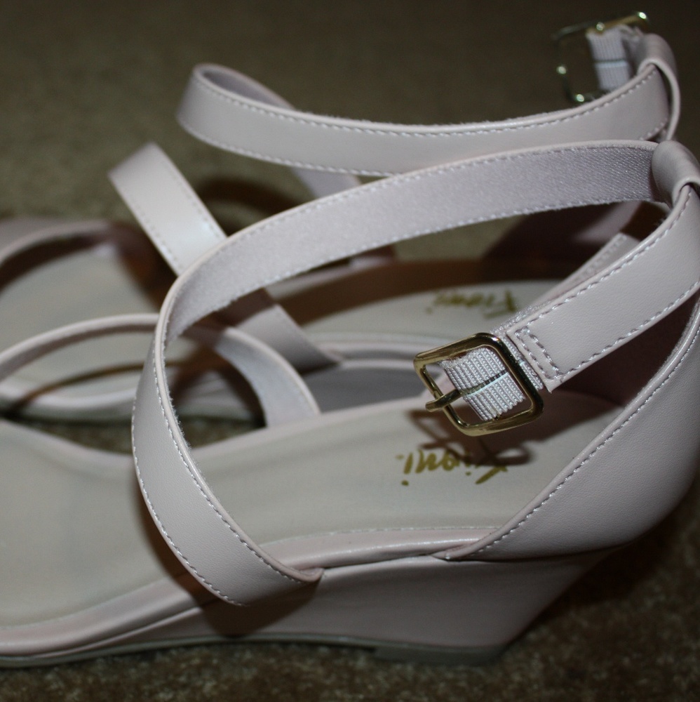 Payless Wedge 🩷 - Picture 3 of 5